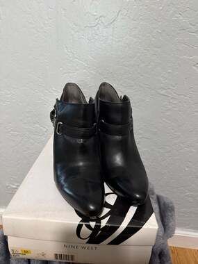 Nine West Sappheir Black Leather Ankle Booties Size 8.5M